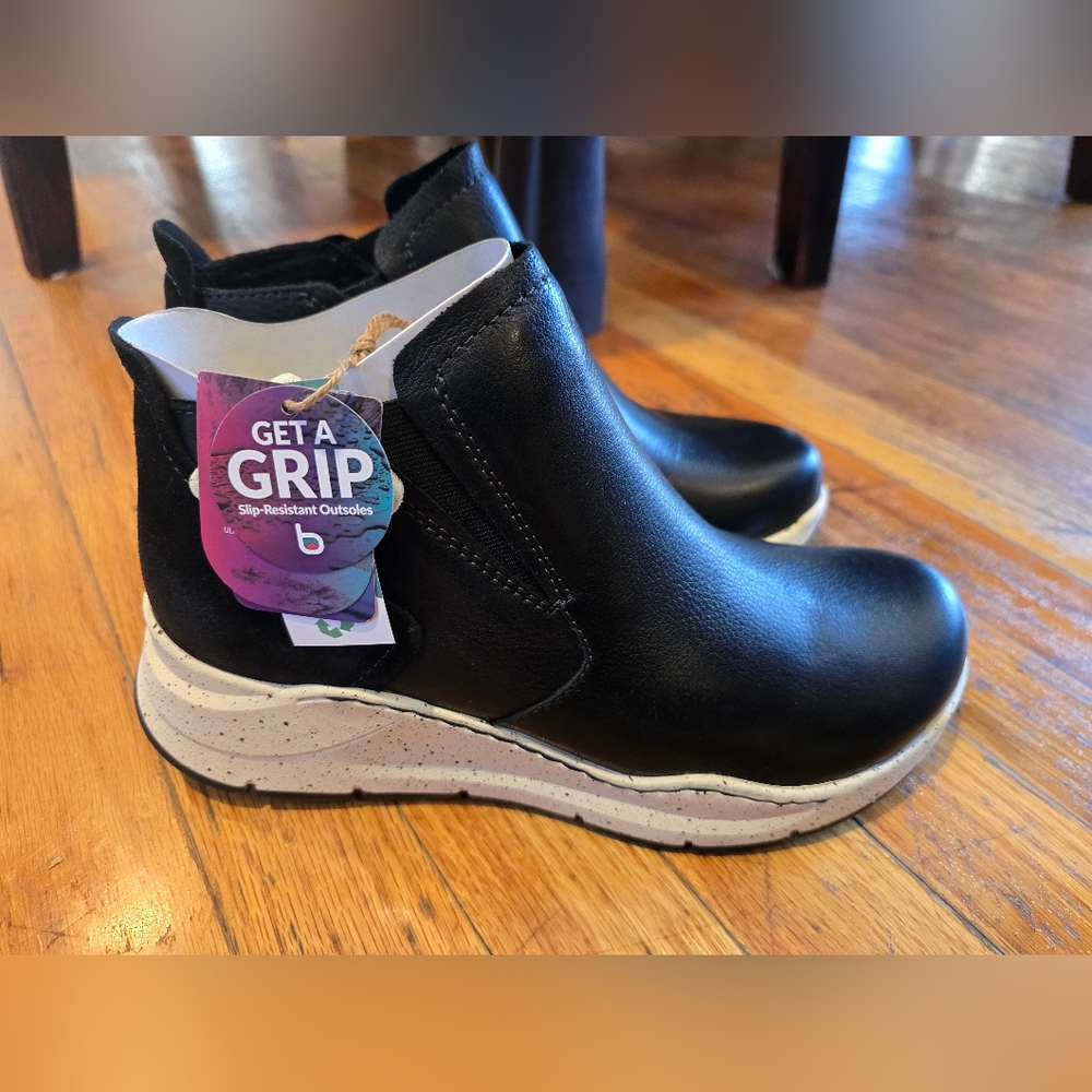 Bionica Oana Boots NWT